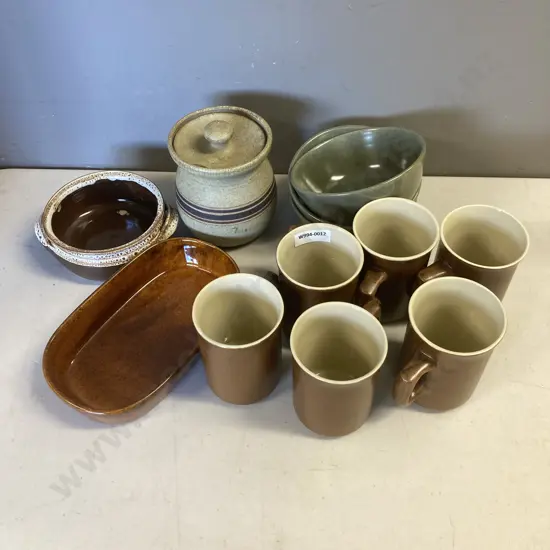 Pottery Items Including Crown Lynn (Unable to Sell Donated)