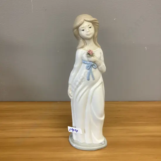 Vintage Torralba Porcelain Girl Holding a Flower- Made in Spain. H25cm