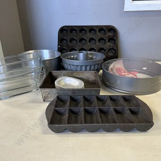 Assorted Bakeware Items