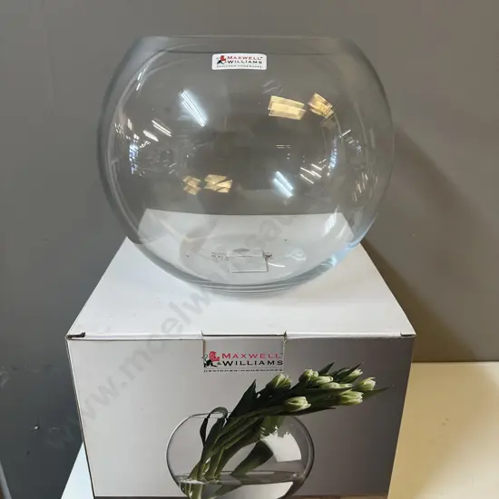 Maxwell Williams Diamante Rose Bowl. 22cm