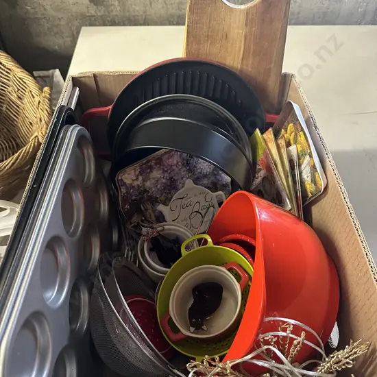 Assorted Kitchen Items