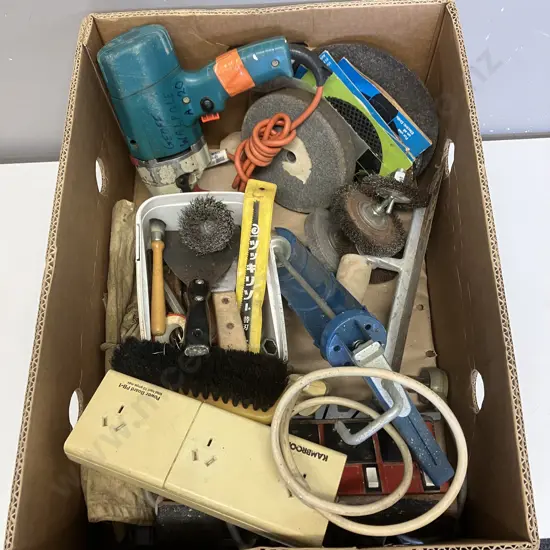 Box Lot B7D  Electric Drill, Cutting Discs, Polishing Wheels, Trowel, Power Boards Etc