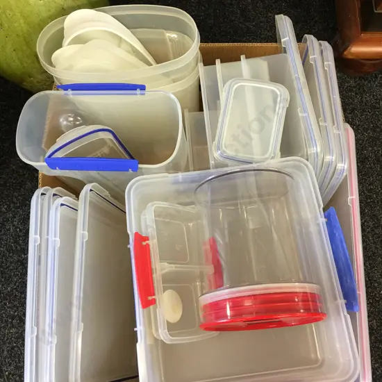 Selection of Plasticware Including Sistema