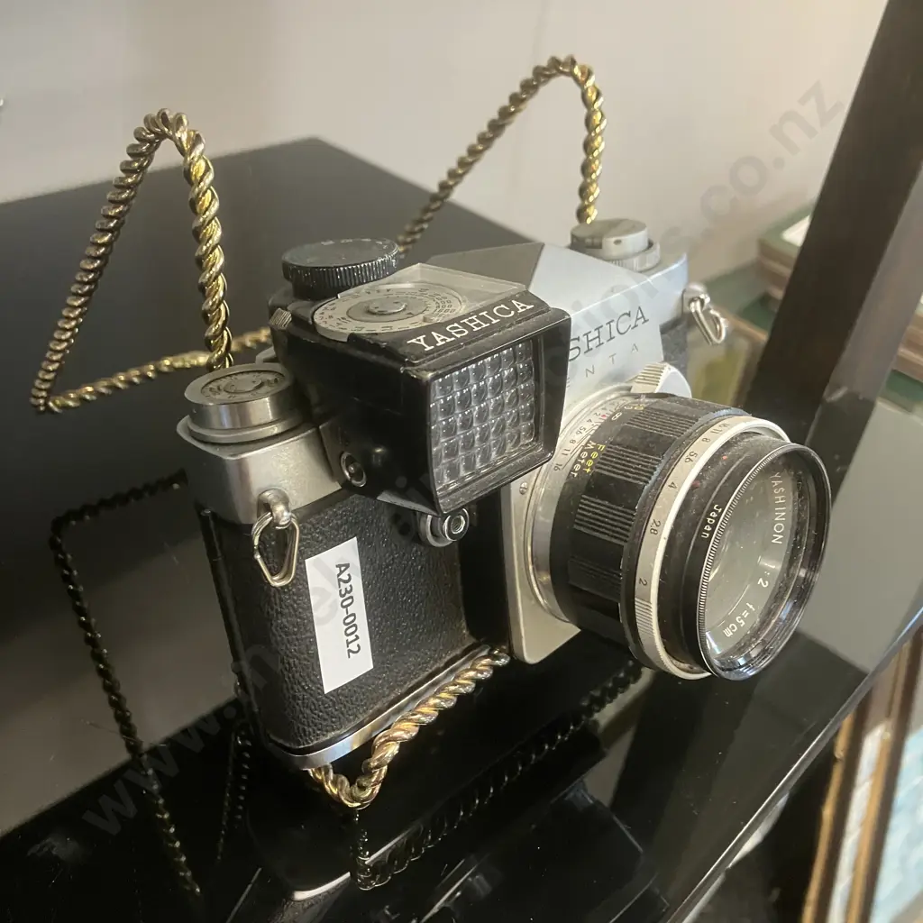 Yashica Penta J (#10109904)With Clip-on, Shutter-Coupled Exp Meter, Auto Yashinon 1:2 f5cm Lens (#114830) - 1961 Japan Image 1++