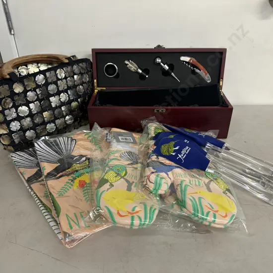 h&b Design Aprons, Oven Gloves,Spatulas Etc