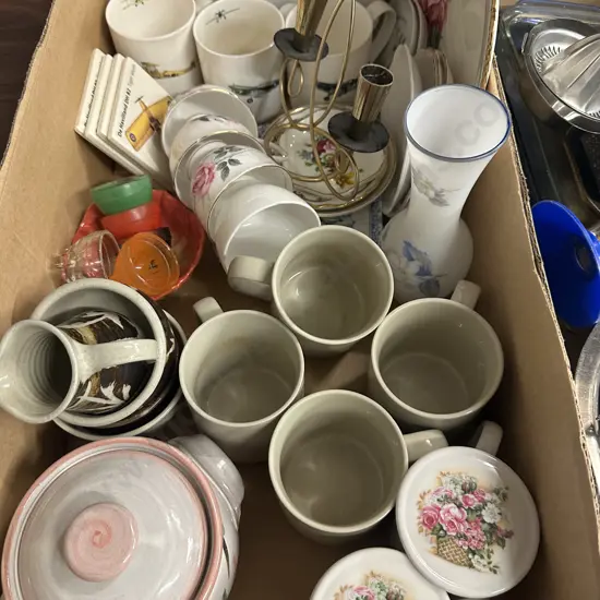 Box Lot China & Pottery Items