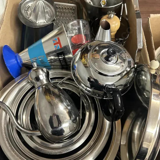 Box Lot Bakeware Items Including Mixing Bowls Etc