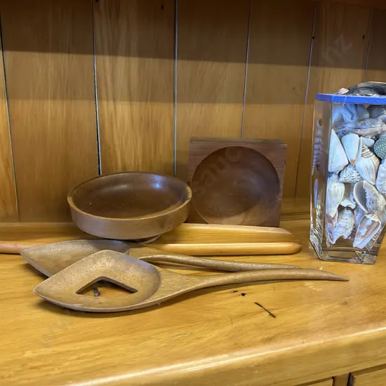 Assorted Woodenware Including Kauri, Matai & Shells In Clear Glass Vase.