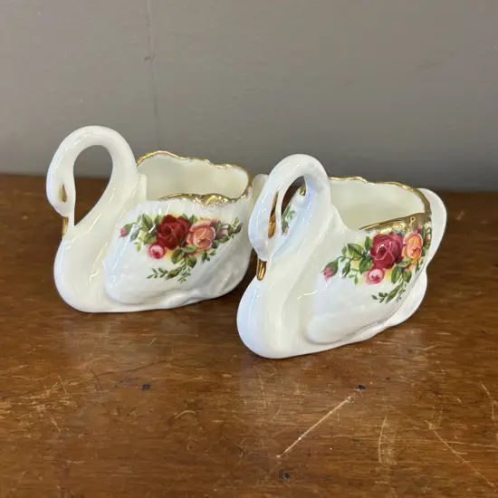 Royal Albert Old Country Roses pair of Swan decoration ornaments