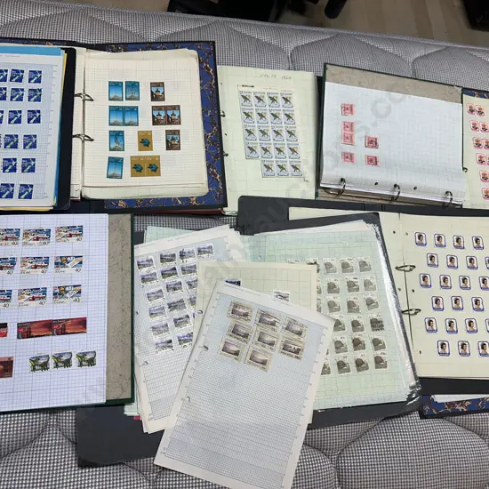 Large Selection Of New Zealand Stamps In Folders