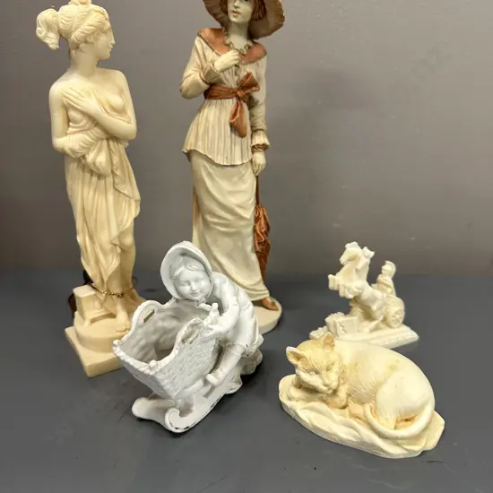 Selection of Figurines & Ornaments