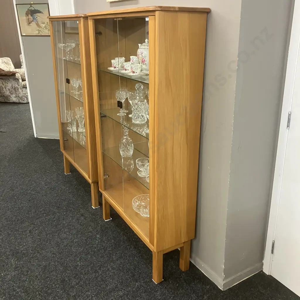 Rimu Double Glass Door Display Cabinet, Mirror Backed, 3 Adjustable Glass Shelves. H156 W93 D30cm Image 1++