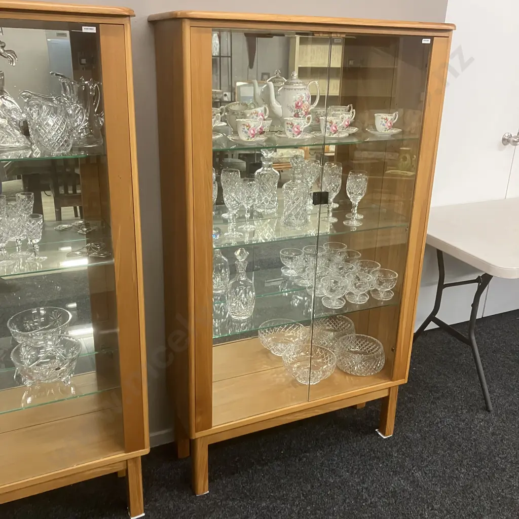 Rimu Double Glass Door Display Cabinet, Mirror Backed, 3 Adjustable Glass Shelves. H156 W93 D30cm Image 1++