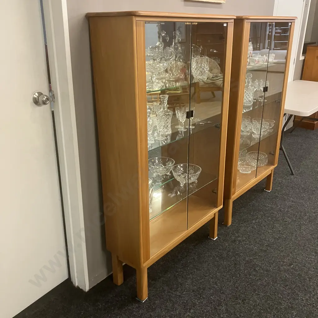 Rimu Double Glass Door Display Cabinet, Mirror Backed, 3 Adjustable Glass Shelves. H156 W93 D30cm Image 1++