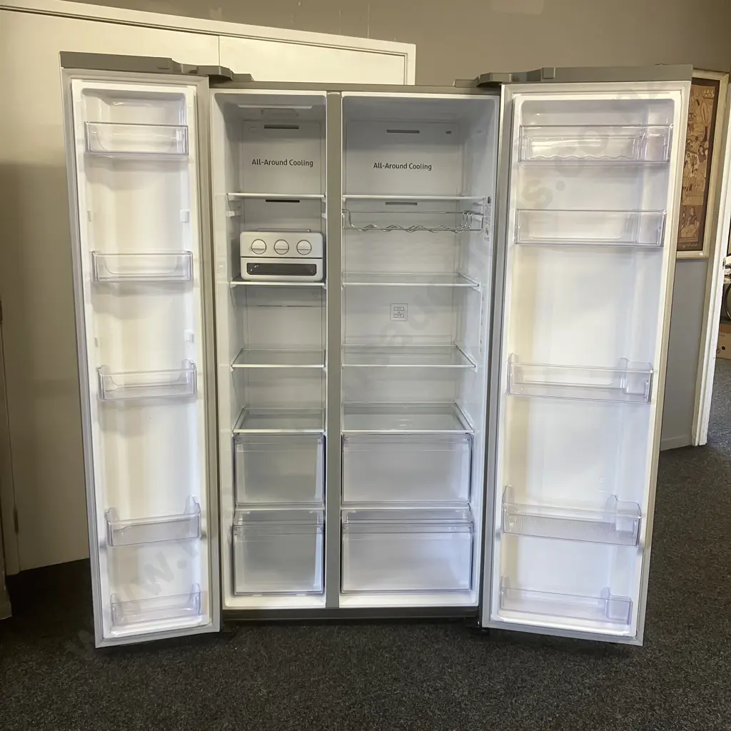 Samsung 655Litre Side By Side Fridge Freezer In Gentle Silver Matt Finish, Model SRS694NLS - (02 / 2022) Image 1++