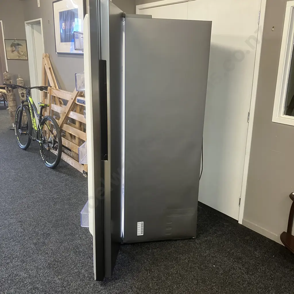 Samsung 655Litre Side By Side Fridge Freezer In Gentle Silver Matt Finish, Model SRS694NLS - (02 / 2022) Image 1++