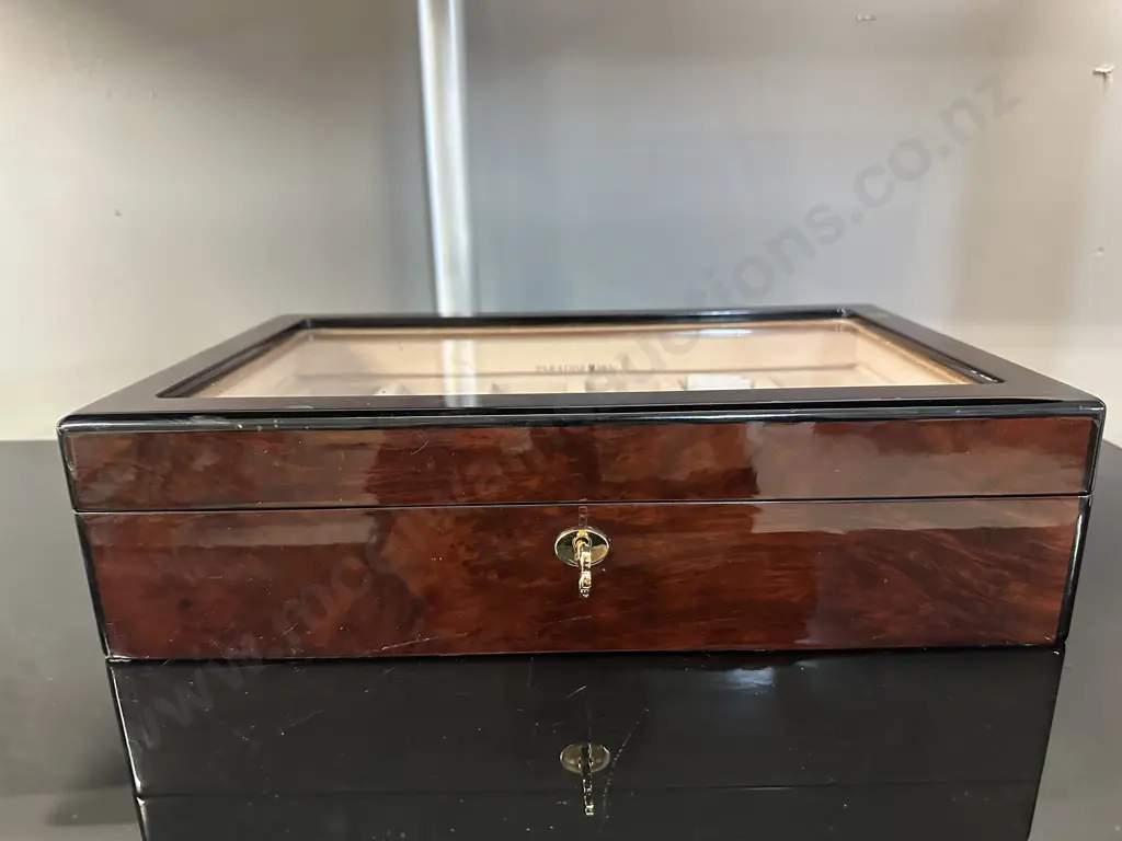 Paradise Pen 12 Watch Display Case With Key H10,W37,D24cm. Image 1++
