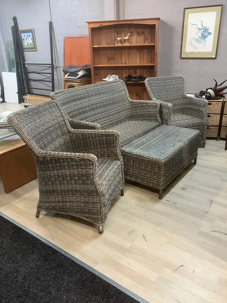 Poly Rattan Wicker 4 Piece Outdoor Set With Glass Topped Occasional Table Image 1++