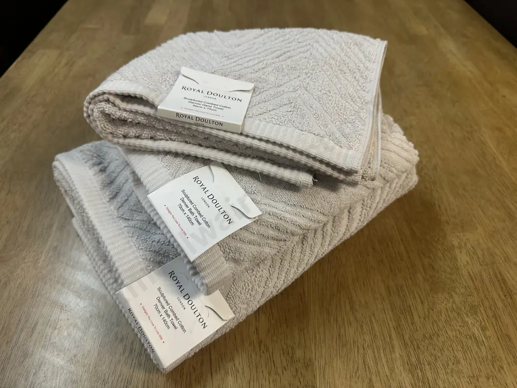 Royal Doulton Sculptured Combed Cotton Towels x2 & Handtowel x1 Image 1++