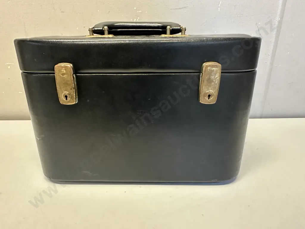 Vintage Black Vanity Case. H21 W33 D24cm Image 1++