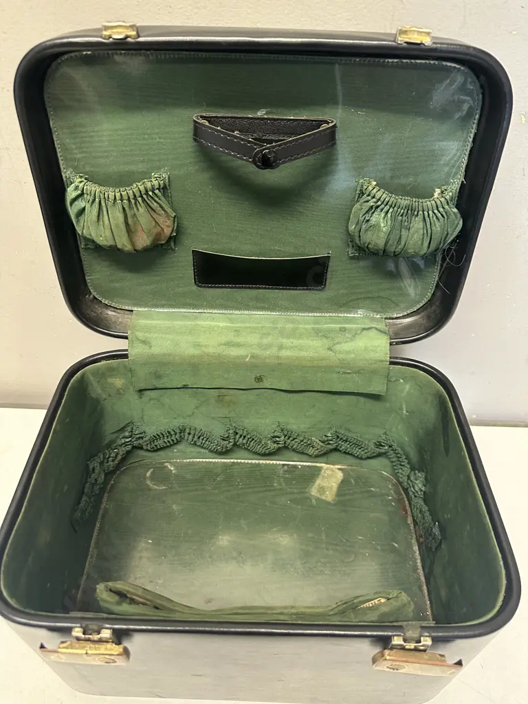 Vintage Black Vanity Case. H21 W33 D24cm Image 1++