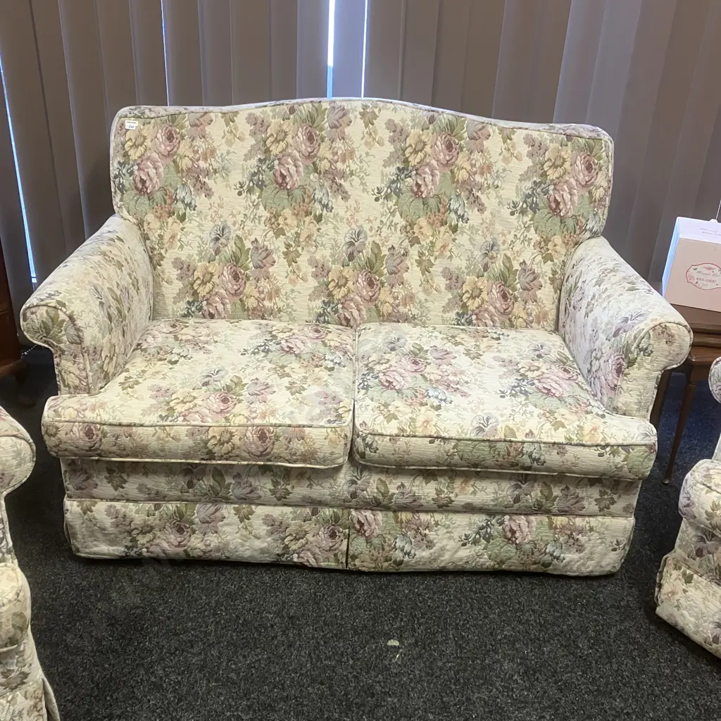 Sanderson Cloth Button Back 2 Seater Sofa With 2 Highbacked Armchairs Image 1++
