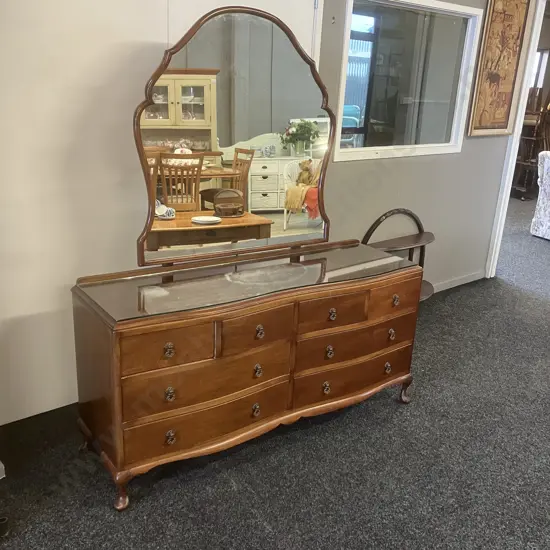 Mahogany Queen Anne Style Dresser With Mirror, Serpentine Front, Cabriole Legs, 8 Drawers. H167 W141 D48cm
