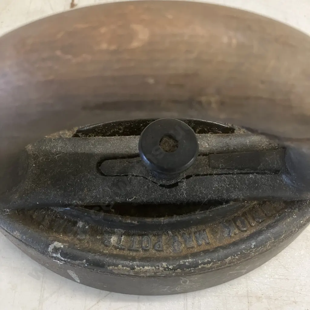 Mrs Potts Sad Iron, Two Sad Irons With Extra Core Image 1++