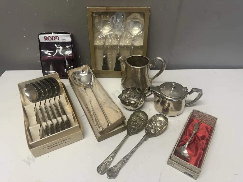 Selection of Silverware Items Including Boxed Items Image 1++