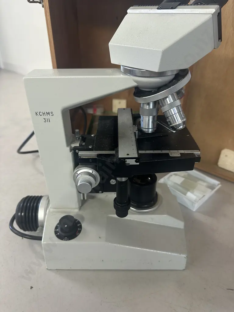 Vicker KCHM5311 Binocular Compound Microscope With Wooden Case Image 1++