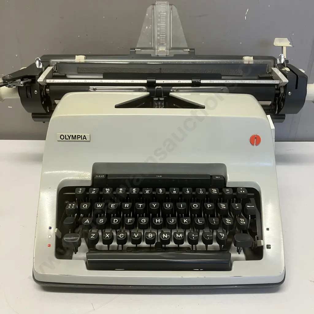 Vintage 1970s Olympia SG-3 Desktop Typewriter Image 1++