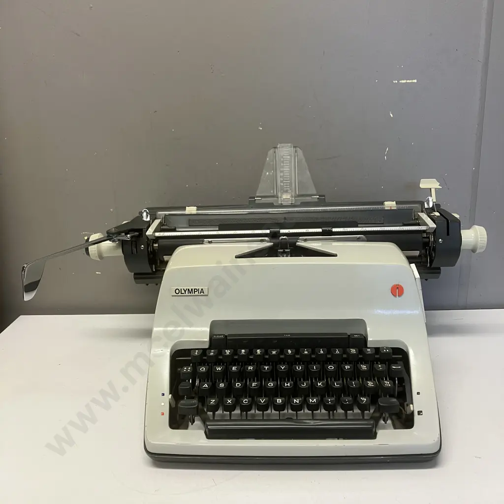 Vintage 1970s Olympia SG-3 Desktop Typewriter Image 1++