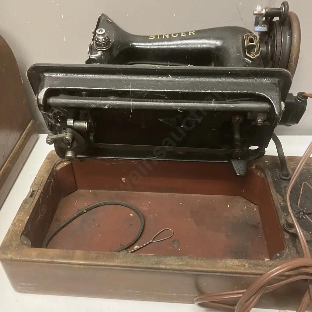 Singer Model 99K Sewing Machine With Manual In Bentwood Case, Serial #EJ257814 Image 1++