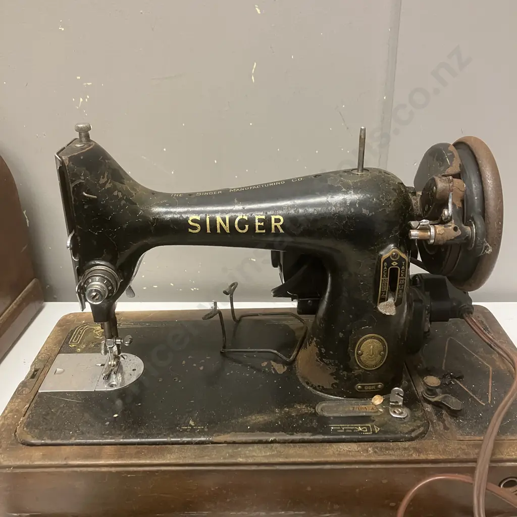 Singer Model 99K Sewing Machine With Manual In Bentwood Case, Serial #EJ257814 Image 1++