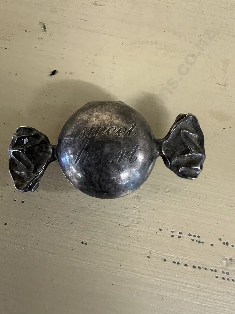 Vintage Sterling Silver Stamped 925 Pill Box Round Lolly Shape Engraved Sweet Heart Image 1++