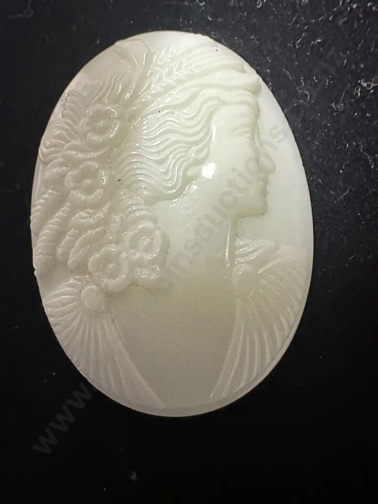 Vintage Czech Opaline Uranium Figural Cameo Cabochen H4,W3cm. Image 1++