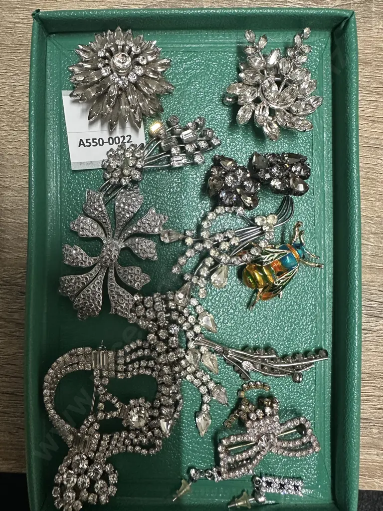 Selection Of Vintage Brooches & Earings Image 1++