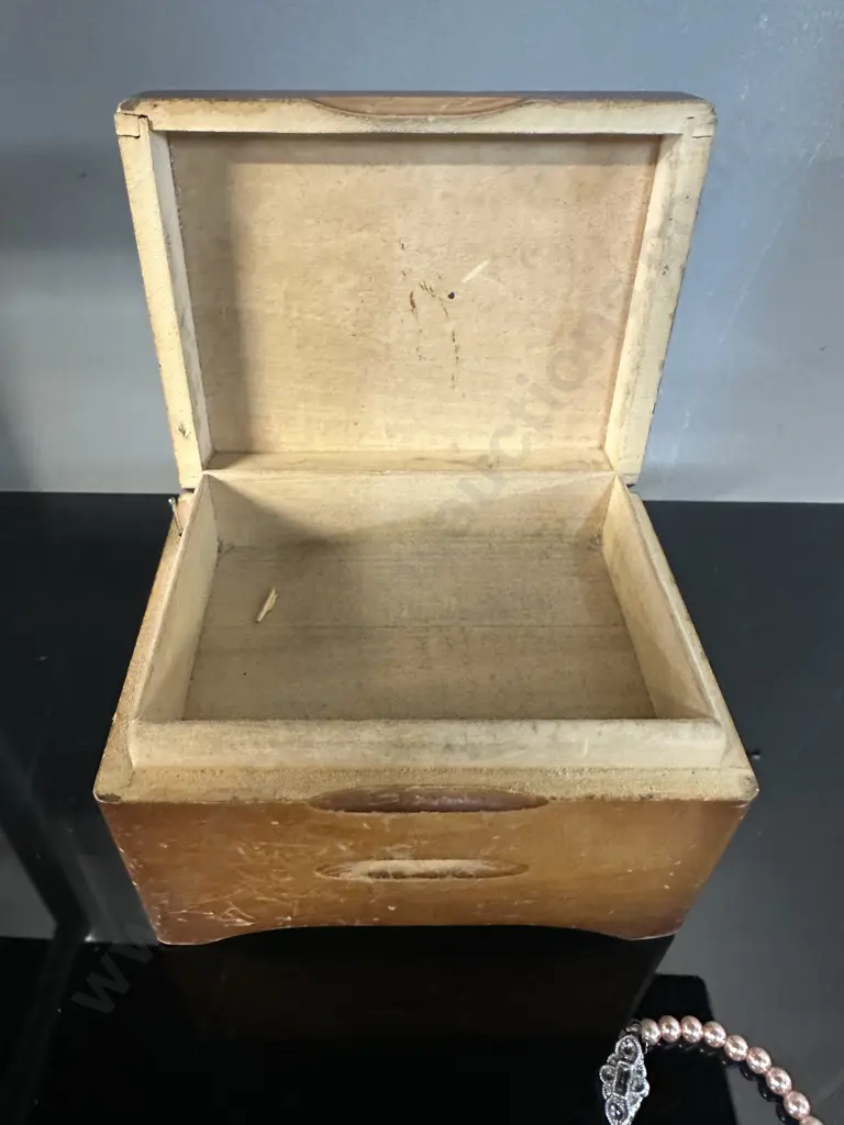 Wooden Jewellery Box With Assorted Vintage Jewellery Including Brooches, Cufflinks, Earings Etc Image 1++