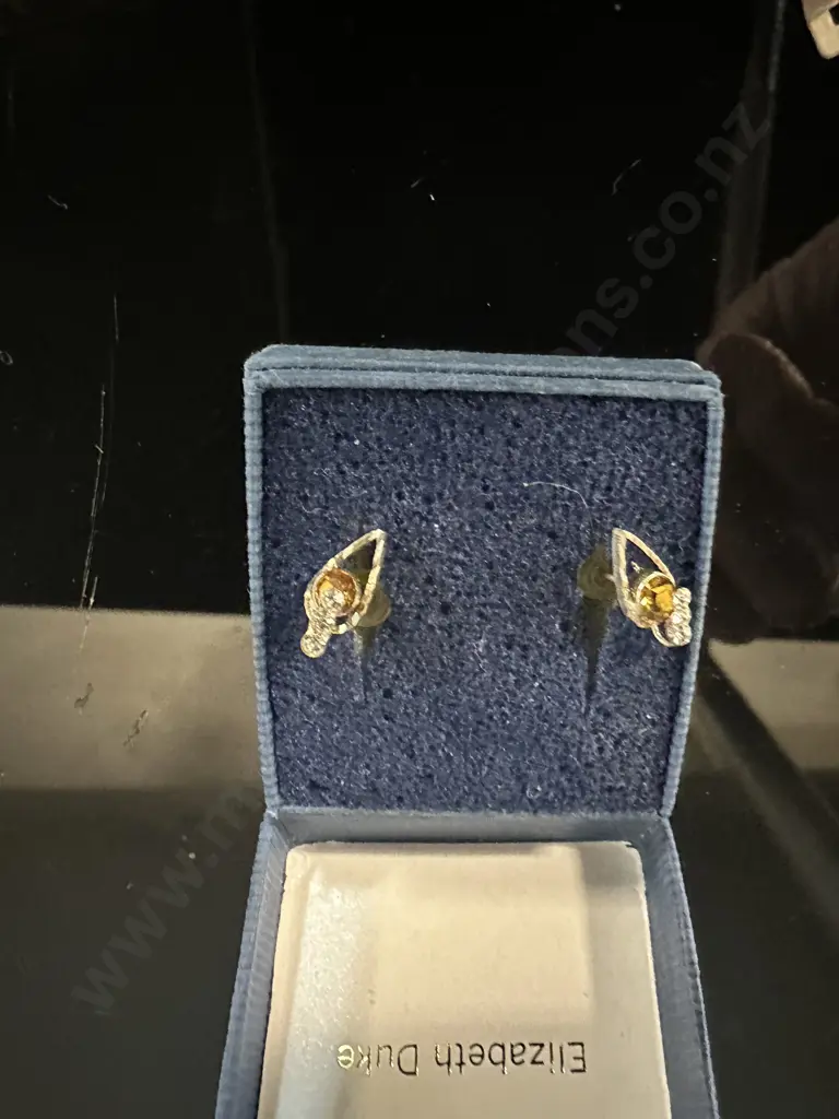 Costume Jewellery Including Bangle, Earings, Tiara & Vintage Ladies Watches Image 1++