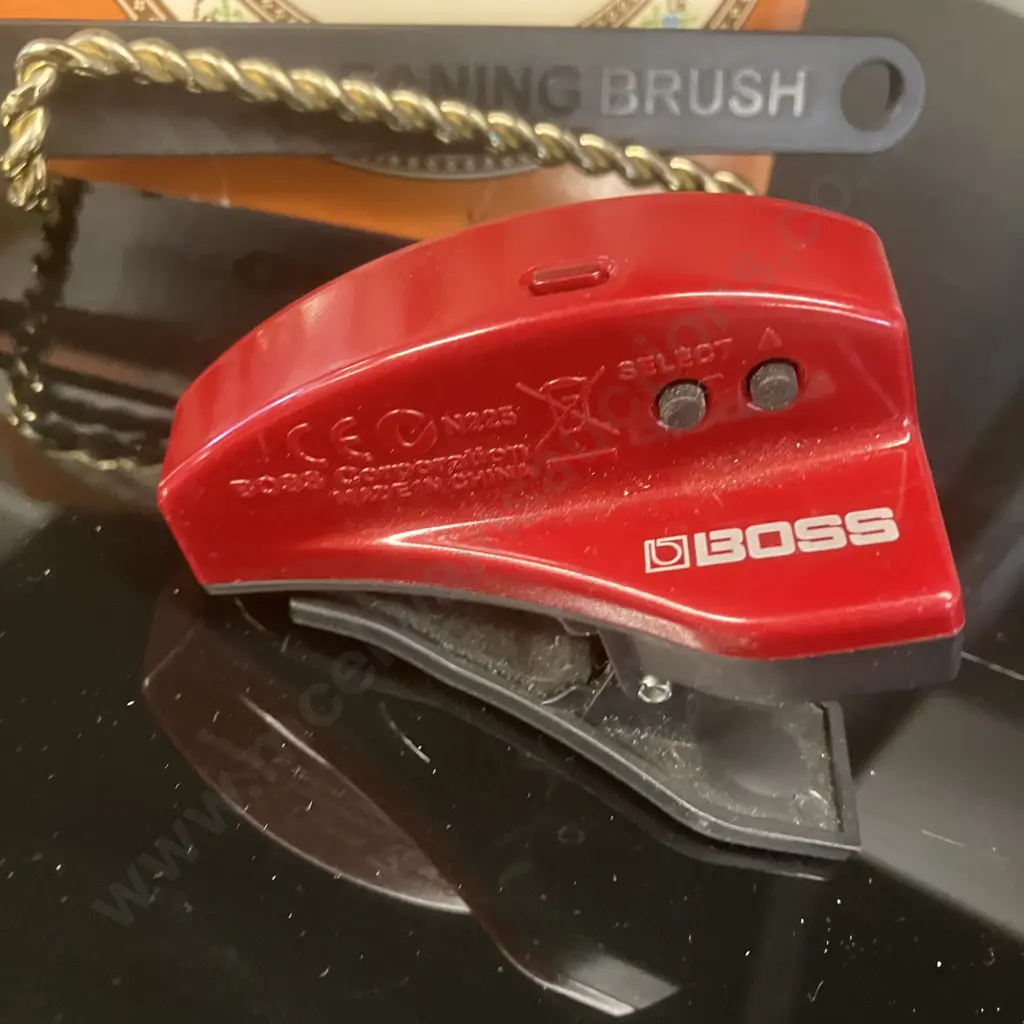 BOSS TU-10 Clip-On Chromatic Tuner (Red), Guitar Strings Image 1++