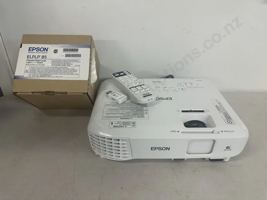 Epson EB-W140 Projector With Epsom EIPLP 85 Spare Lamp & Remote Image 1++