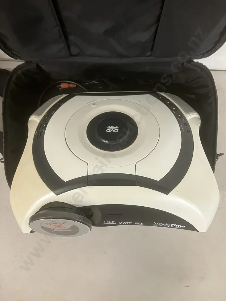 Optoma MovieTime Digital DVD Projector Model DV10 With Carry Case Image 1++