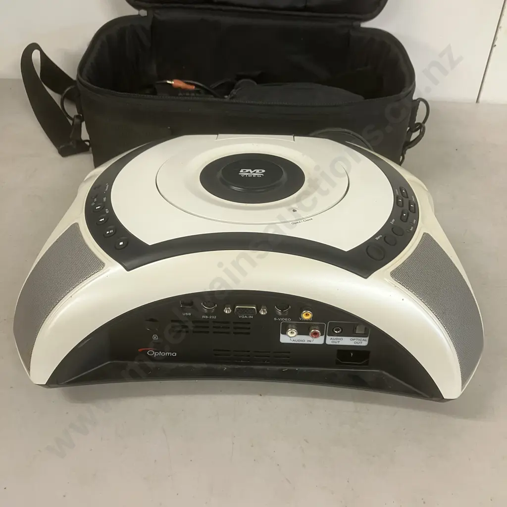 Optoma MovieTime Digital DVD Projector Model DV10 With Carry Case Image 1++