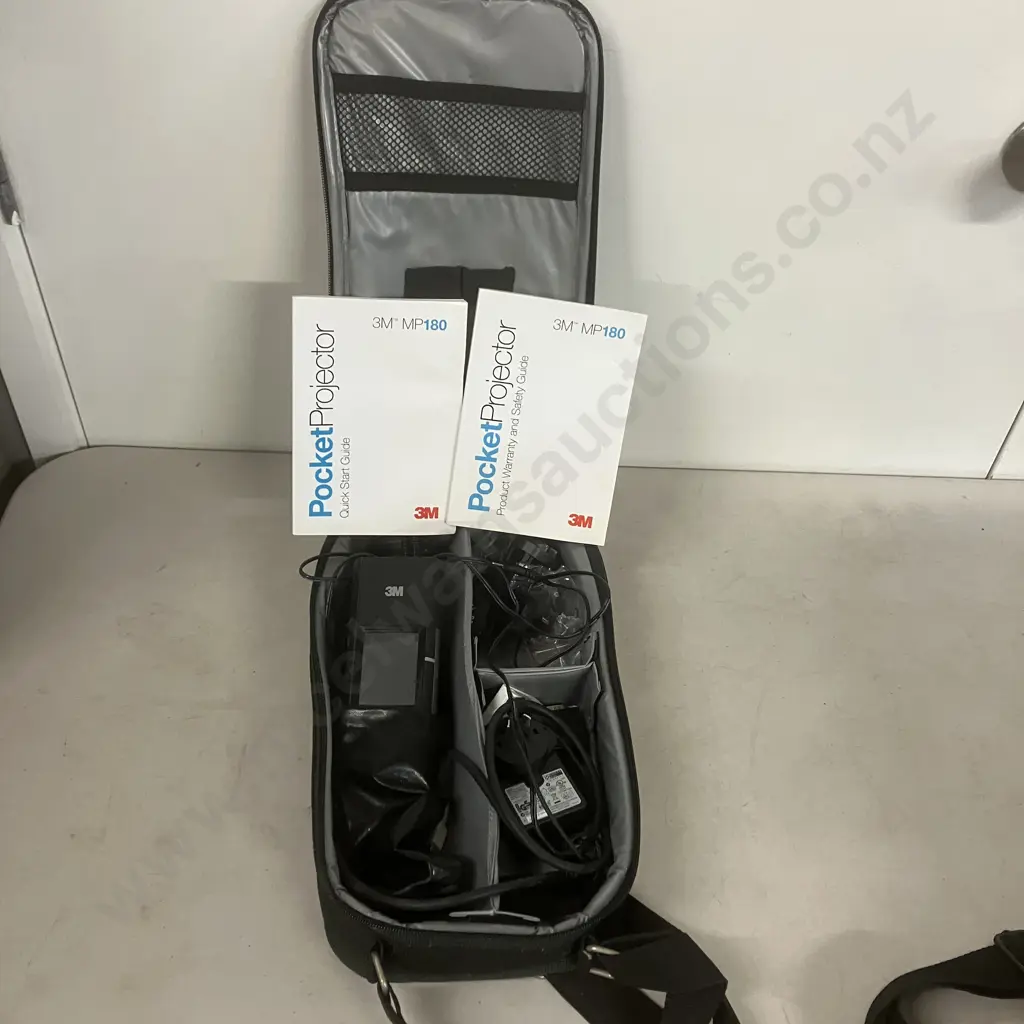 3M MP180 Pocket Projector Image 1++