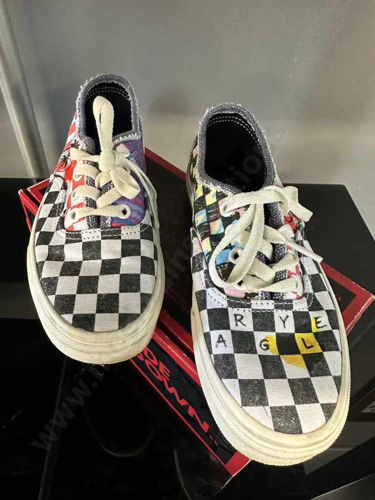 Vans Netflix Stranger Things Sneakers Womans 5.5 Eur35 Image 1++