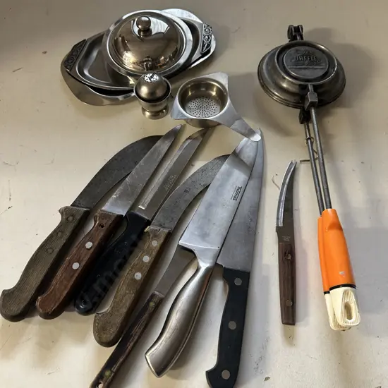 Selection of Knives, Skyline Jaffle Toaster Etc