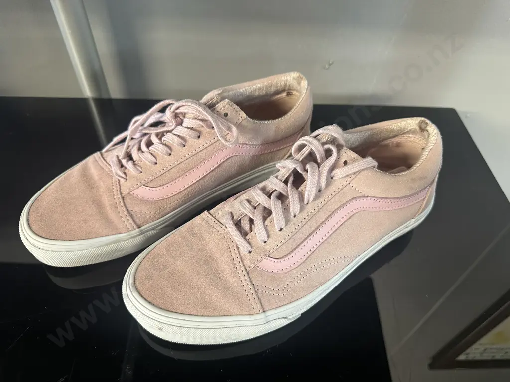 Vans Pink & White Sneakers Womans 8.5 Eur39 Image 1++