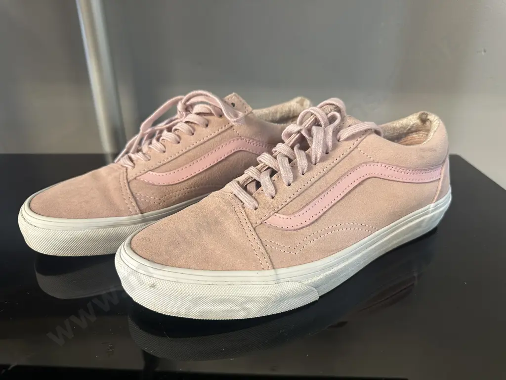 Vans Pink & White Sneakers Womans 8.5 Eur39 Image 1++