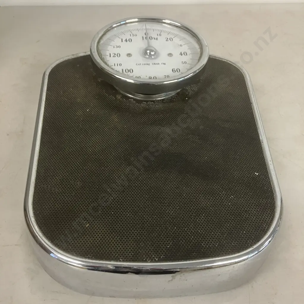 Vintage Mechanical Bathroom Scale Image 1++