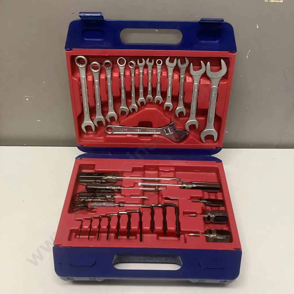 Tool Set In Moulded Carry Case Image 1++